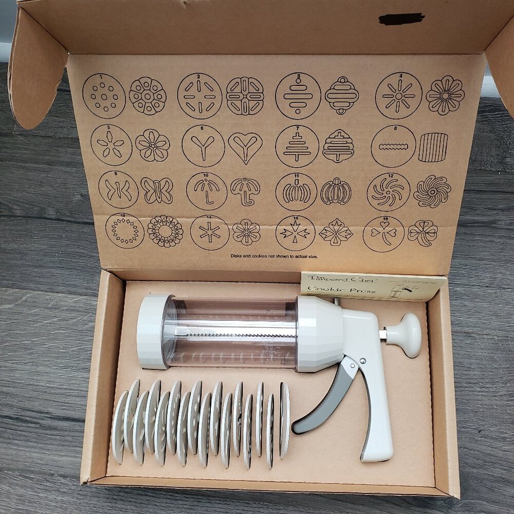 Pampered Chef Cookie Press, Nice Condition, has 16 deferent discs
